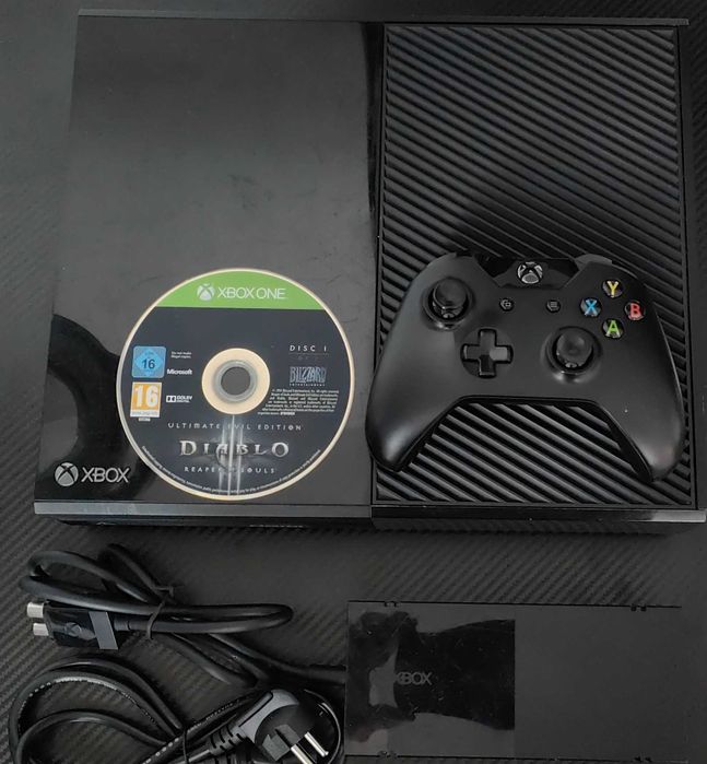 Consola Microsoft XBOX ONE ,20 jocuri,maneta ,cabluri