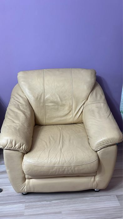 Vand 2 fotolii din piele naturala