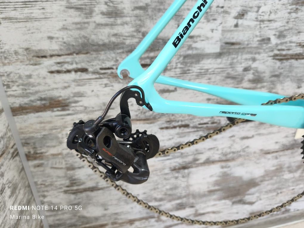 НОВ карбонов шосеен велосипед  без капли Bianchi Specialissima EPS