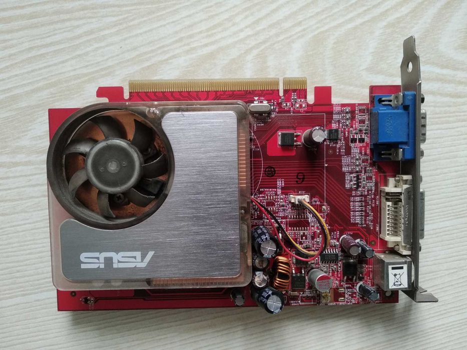 Видеокарта ASUS 1600 без доп. питания.