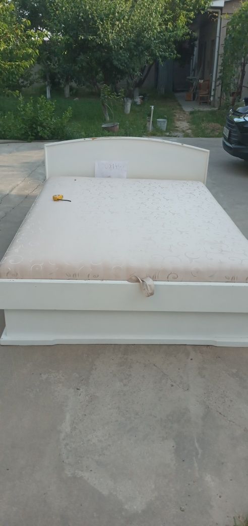 Кроват  б/у комнатный 2х местный 190х145х20см