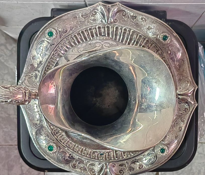 Сребърна кана за течности