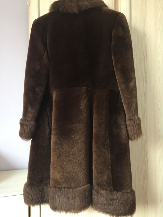 Vând haina de blana naturală tip Mouton Dore