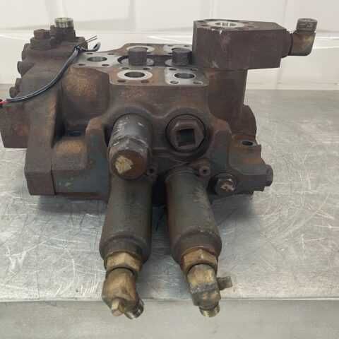 Distribuitor cupa KOMATSU WA380-5H -Piese de schimb Komatsu.