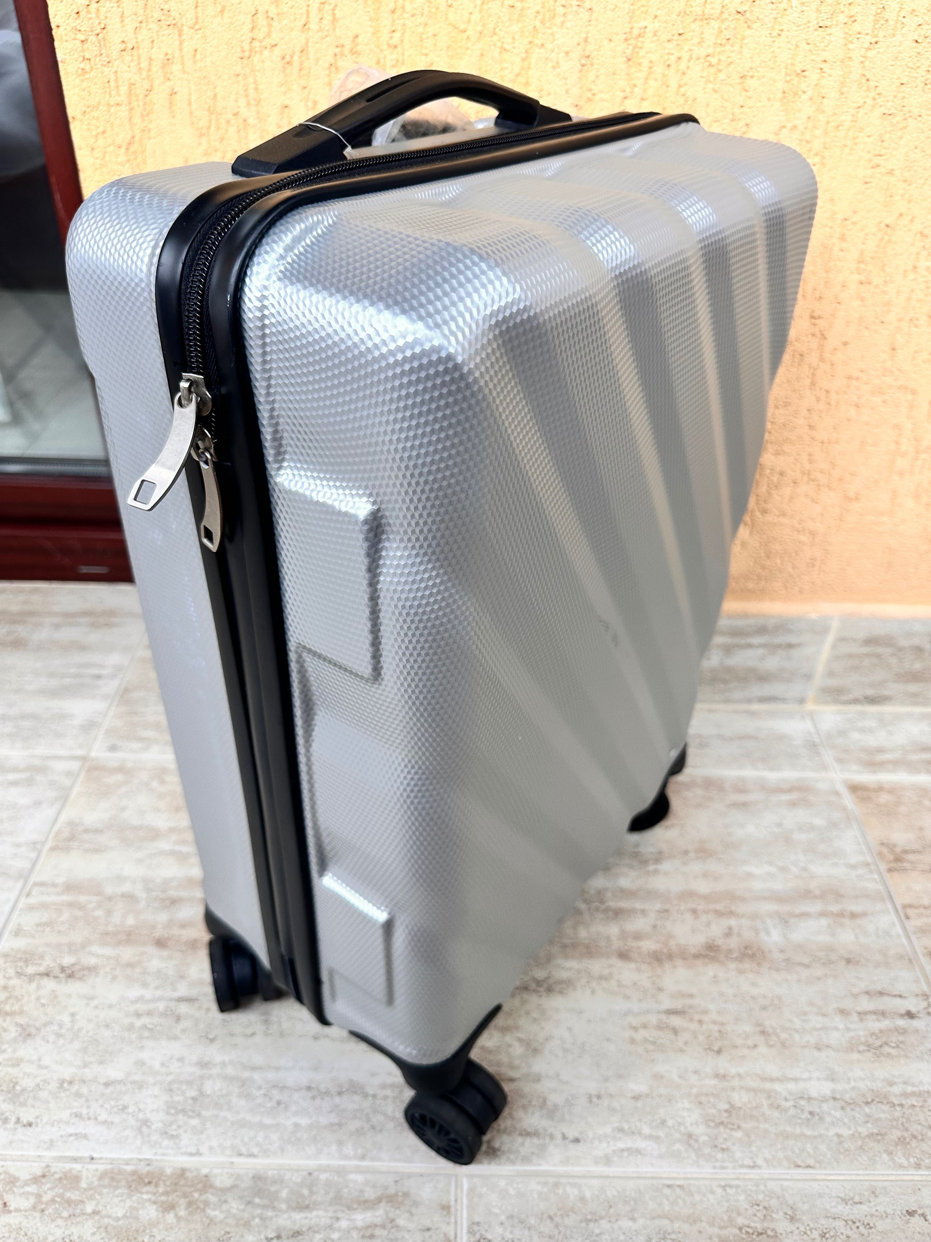 Ултралек куфар за пътуване