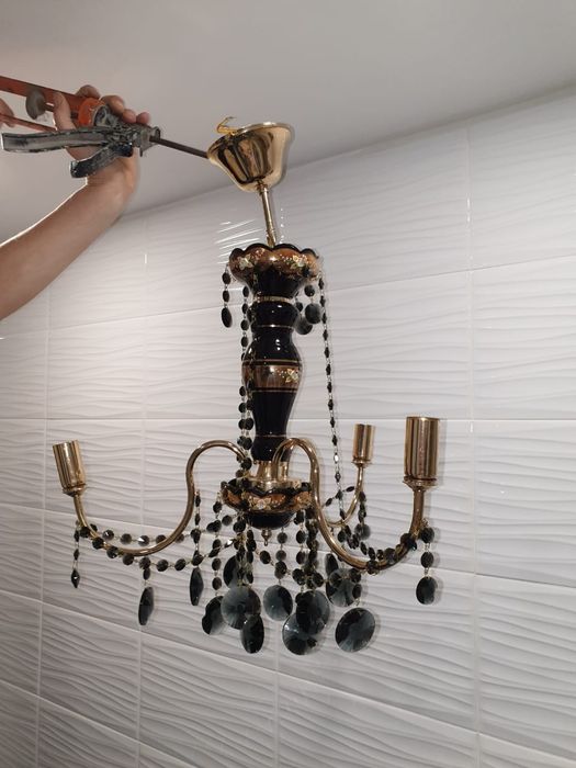 Продам красивую люстру