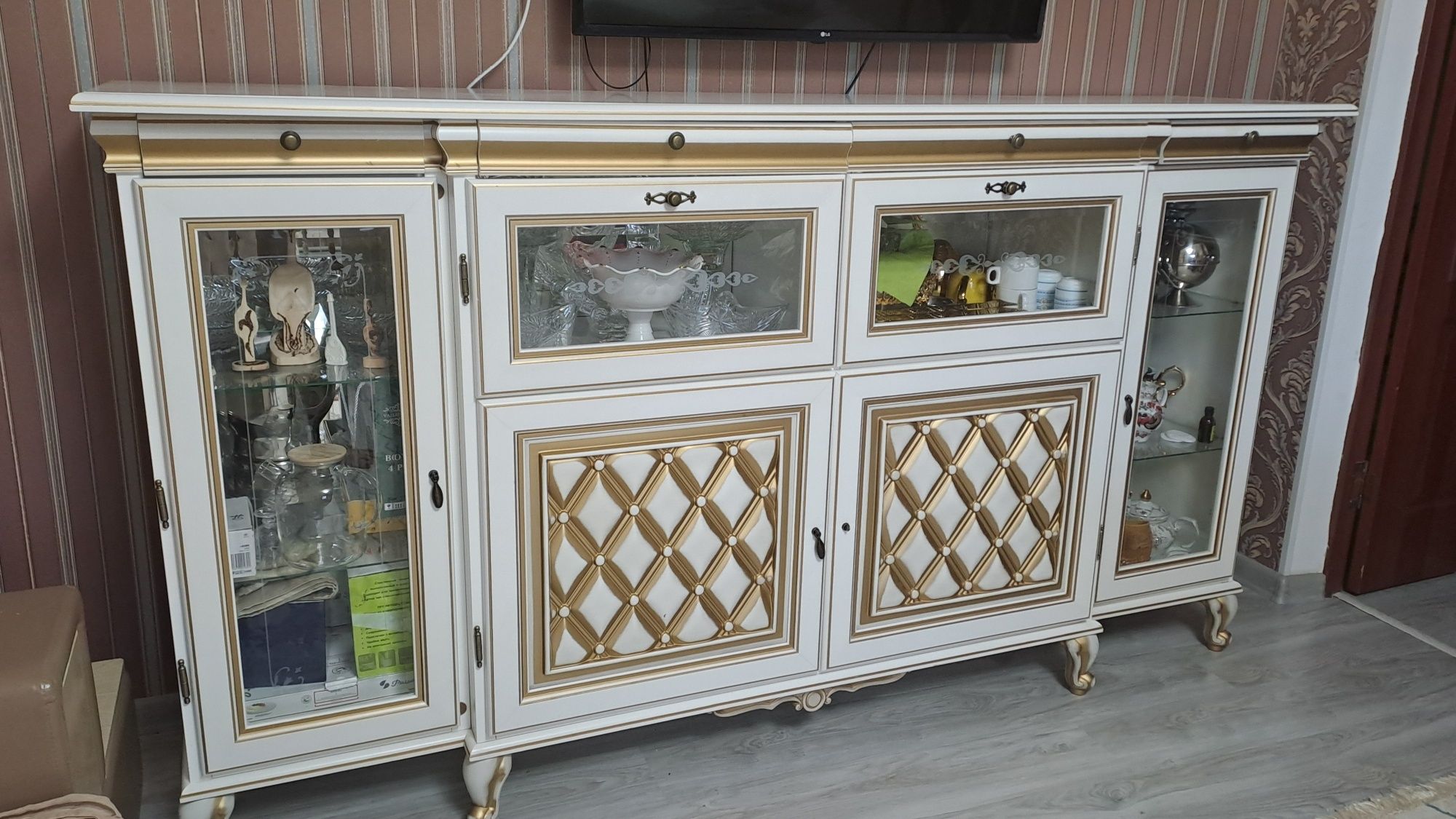 Продам комод в гостинную