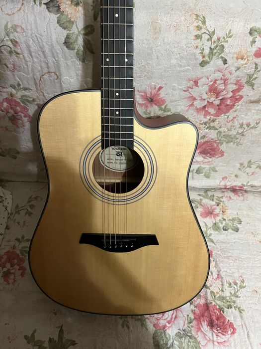 Продам новою гитару