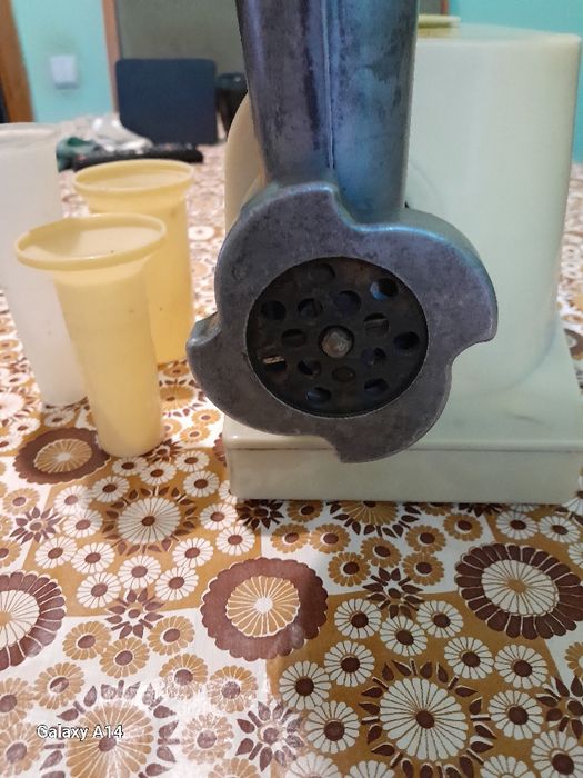 Электромясорубка " Южанка".