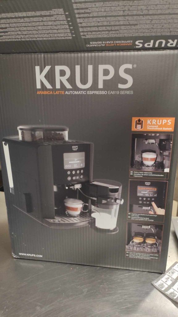 Кафеавтомат Krups ARABICA LATTE EA819N / Черен в гаранция