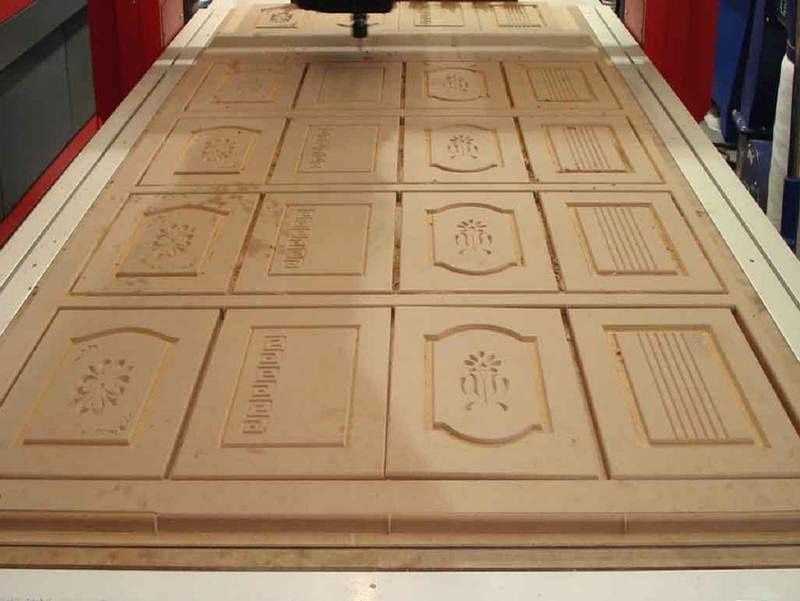 Usi mobilier personalizate, panouri decorative de excepție