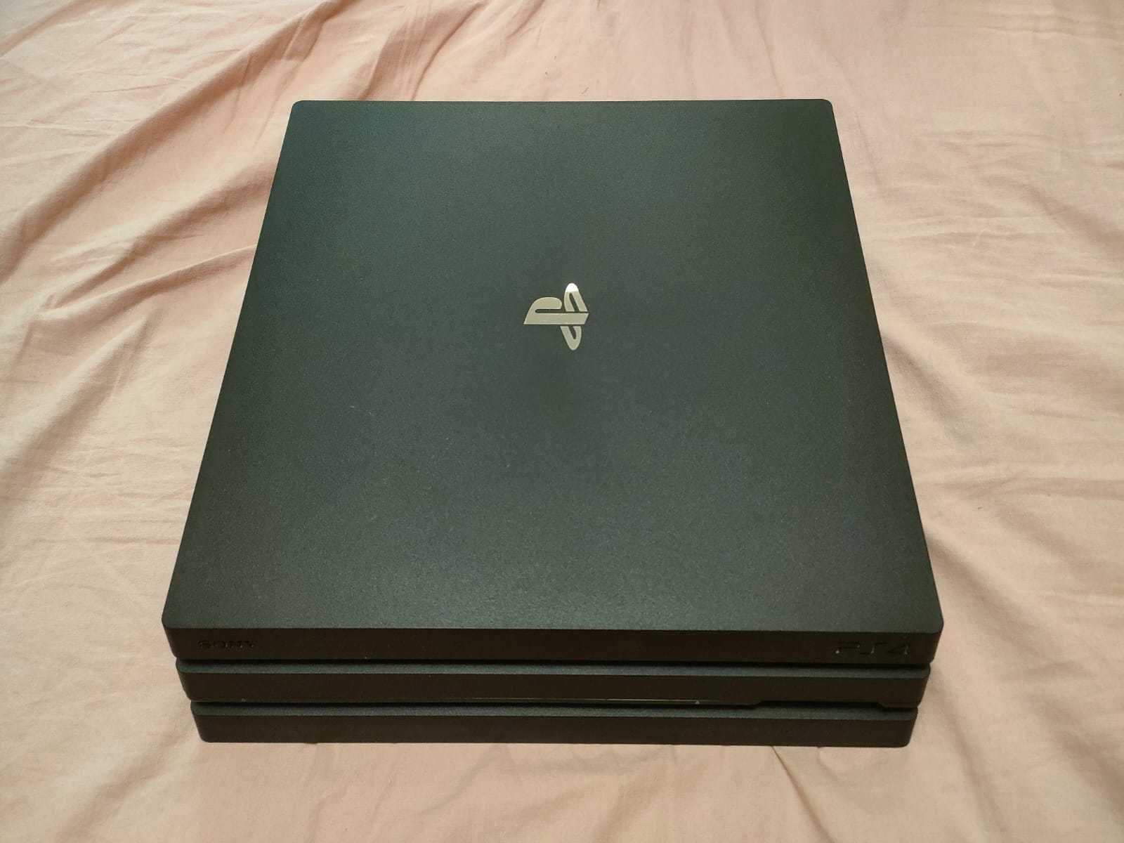 Продавам: Playstation 4 Pro; DualShock 4; FIFA 20 PS4 и GTA V PS4