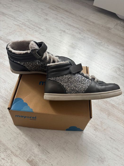 Дамски спортни обувки