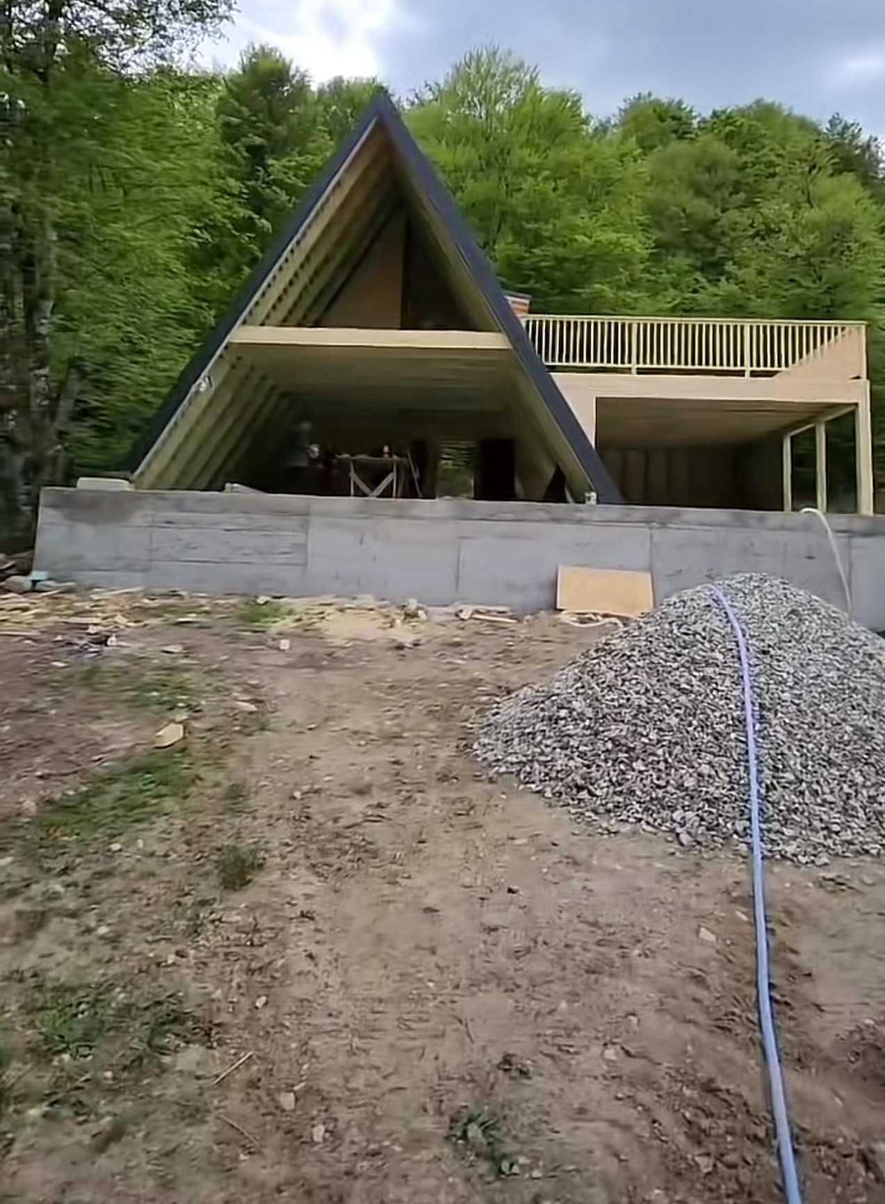 Cabana stil A-Frame si case din structura de lemn