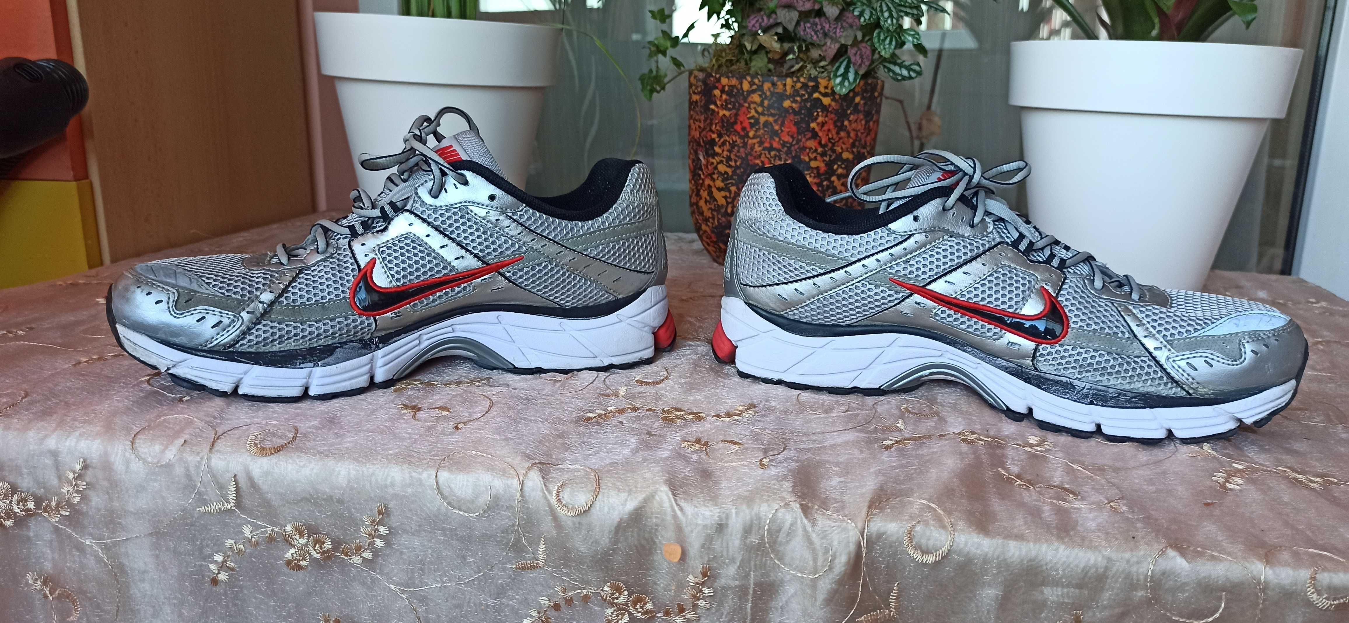 Nike №45,5 -35 лв, Quechua №42 -40лв, волейболни Mizuno № 43-40 лв