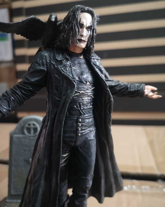 Figurine/jucarii the Crow (Corbul) de la Neca si McFarlane - set 1