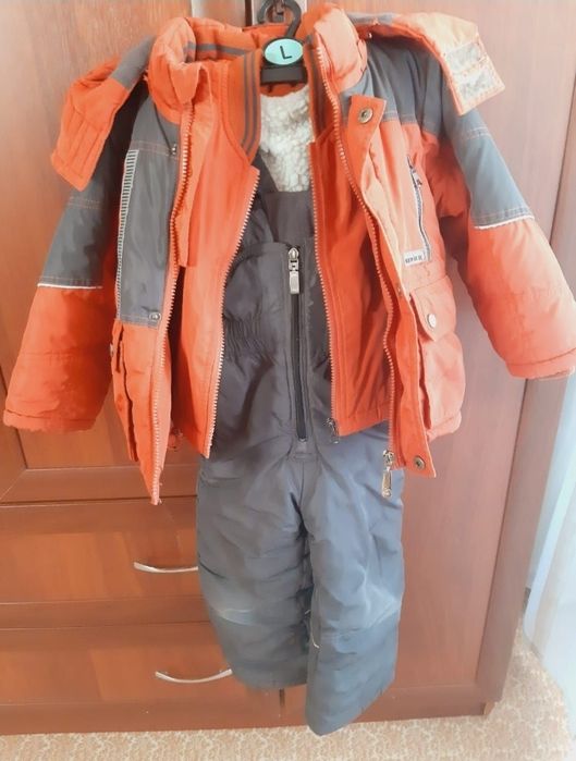 Продам зимний костюм тройку на мальчика в нормальном состоянии.