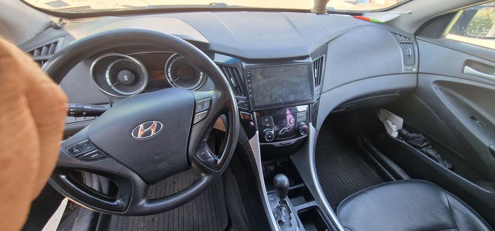 Hyundai Sonata..