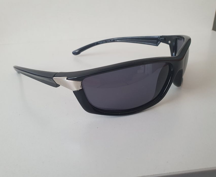 Очки солнцезащитные