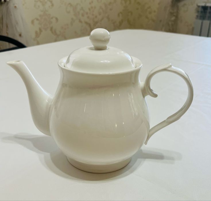 Срочно продам чайники фарфоровые заварные