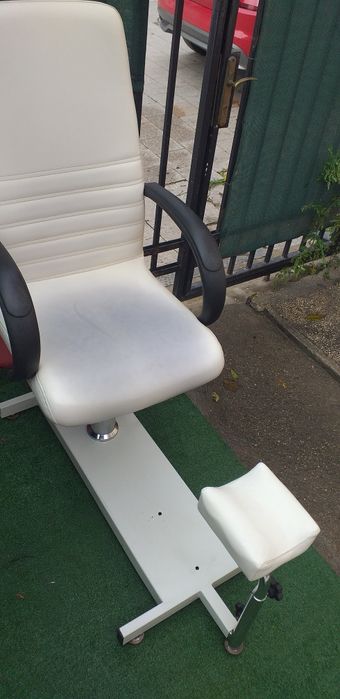 Vând  scaun pedichiură.