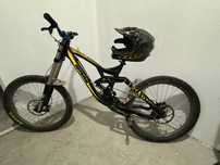 Bicicleta Downhill RAM DHX 2 + casca fullface THE carbon