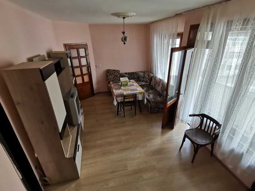 Продава се Тристаен апартамент в Бургас, Възраждане - 70 кв.м за 525 €/кв.м - Снимка #2