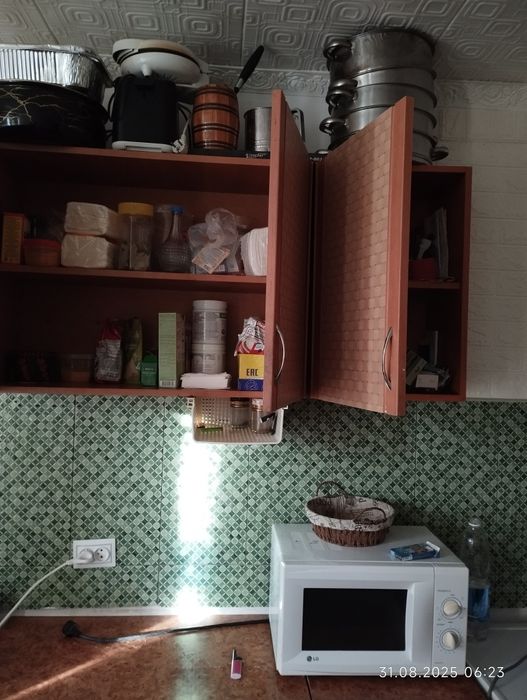 Кухонный гарнитур,мойку срочно продам