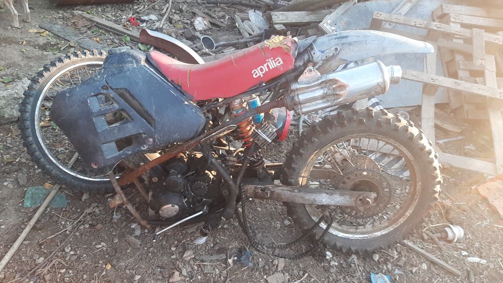 Vînd cros cu cadru rupt motorul e funcțional porneste are telescop nou