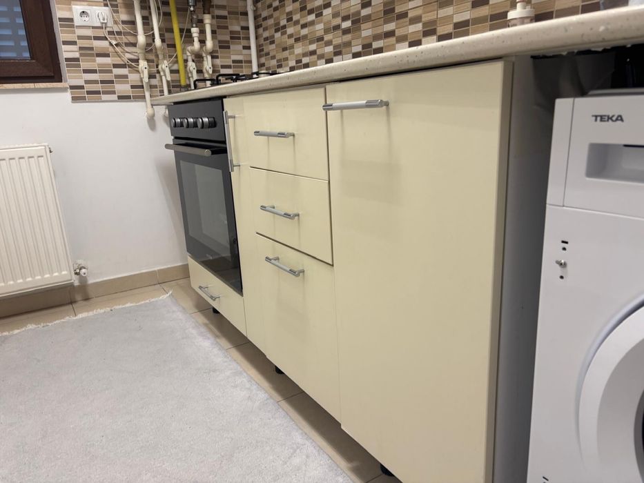 Mobilier de bucătărie complet bej / ivory + chiuvetă și baterie