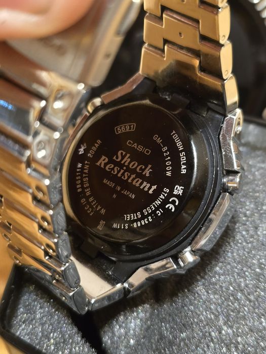 Часовник g-shock GM-B2100 W