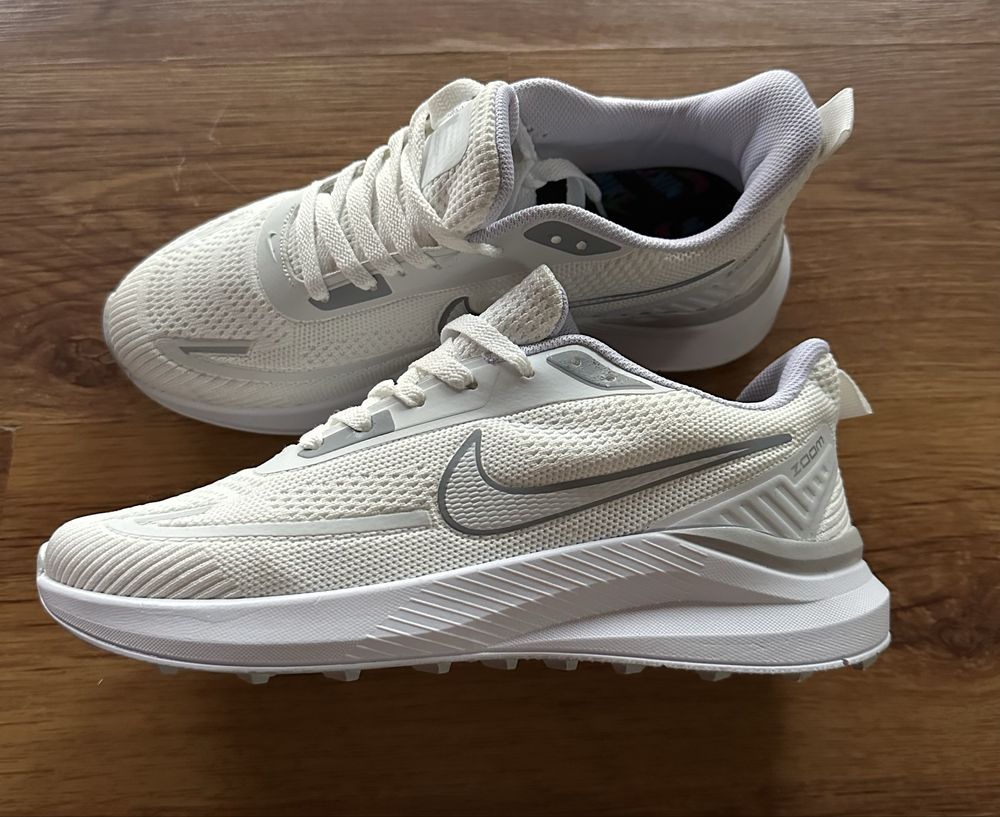 Мъжки маратонки Nike в бяло и сиво