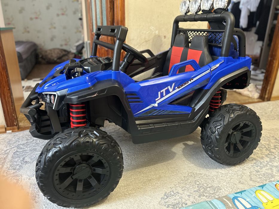 Продам детскую машинку