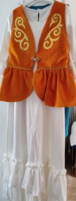 Продается платье с безрукавкой