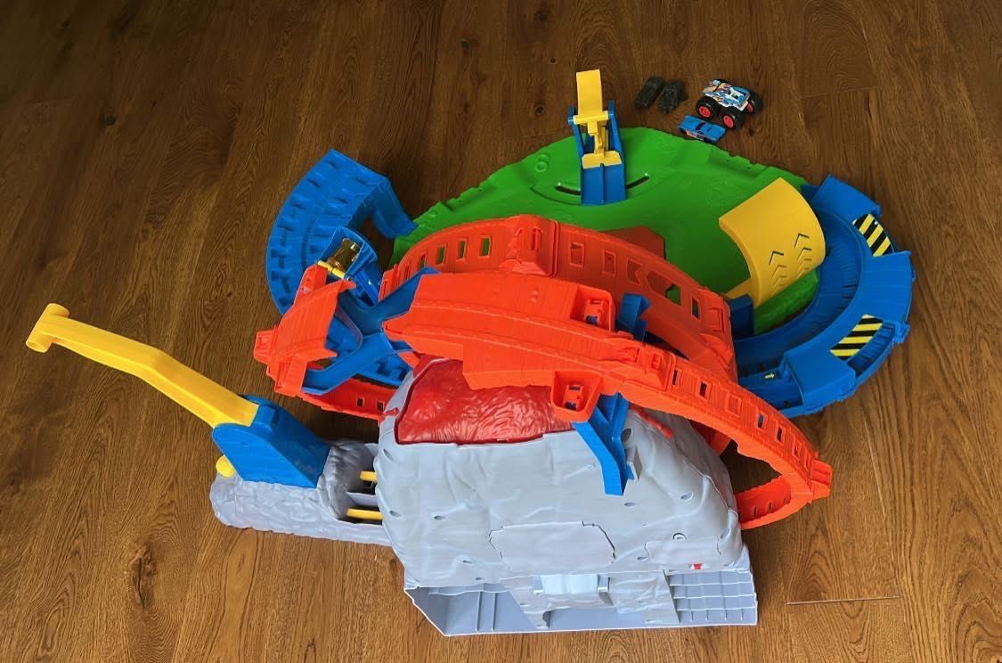 HOT WHEELS™ Monster Truck T-REX Volcano Arena