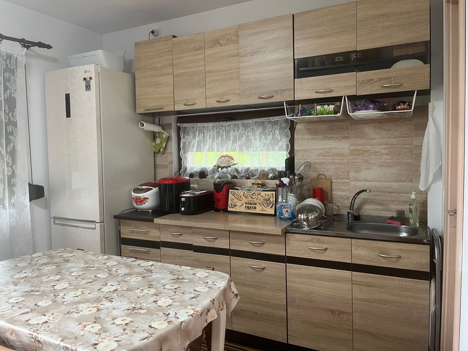 Vând casă la munte cu teren 3000mp