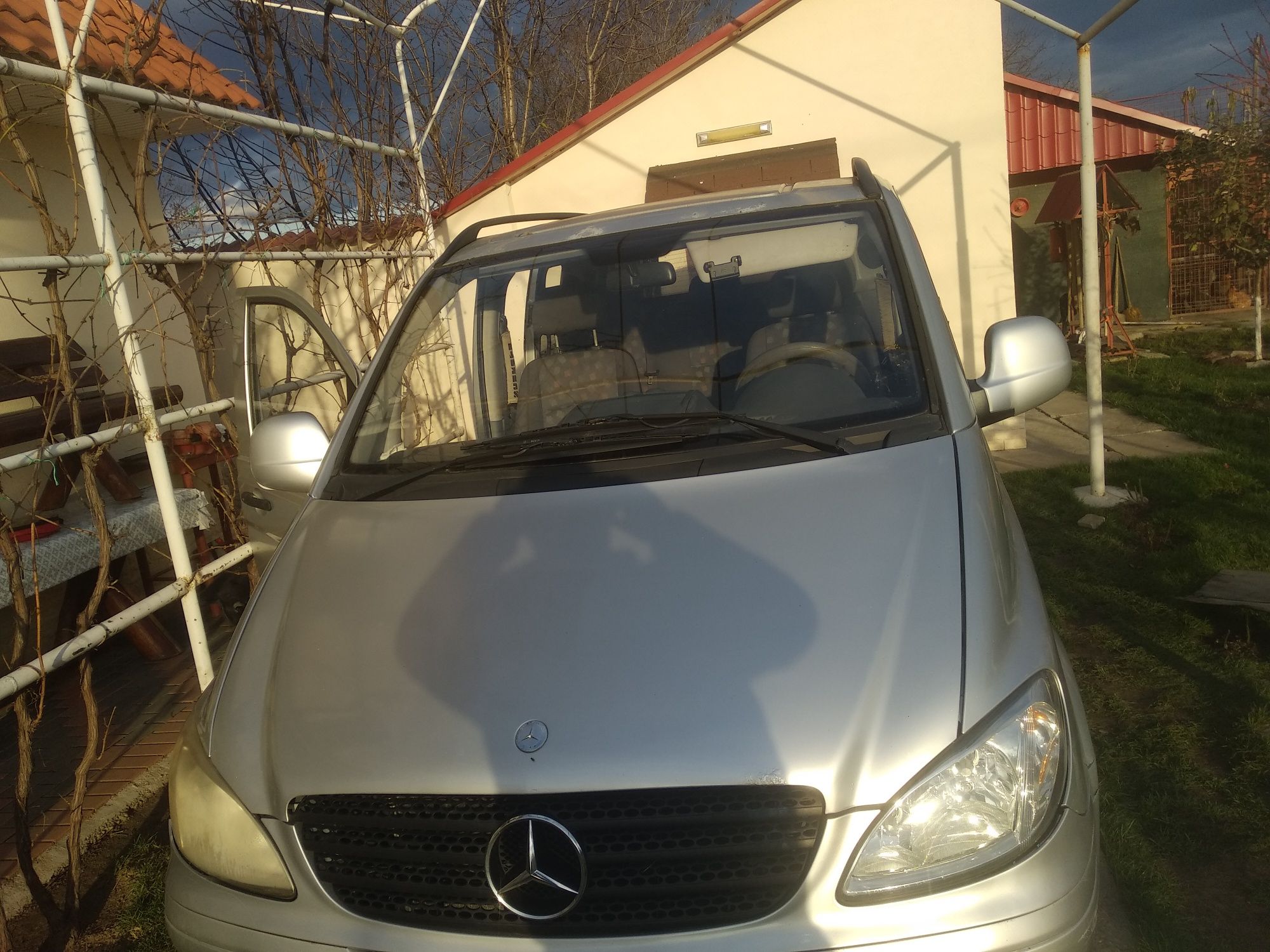 Dezmembrez (dezmembrari)mercedes vito(viano)