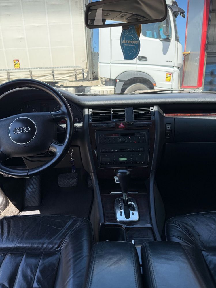 Audi A8 2.5 V6 Quattro
