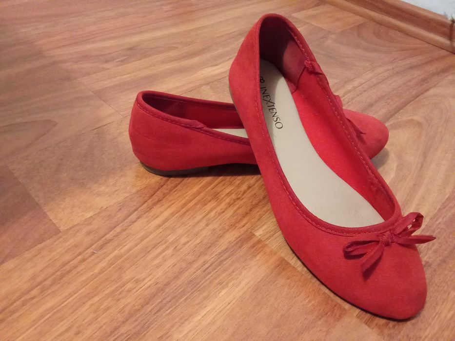 Vand pantofi rosii marimea 38 - 30 lei