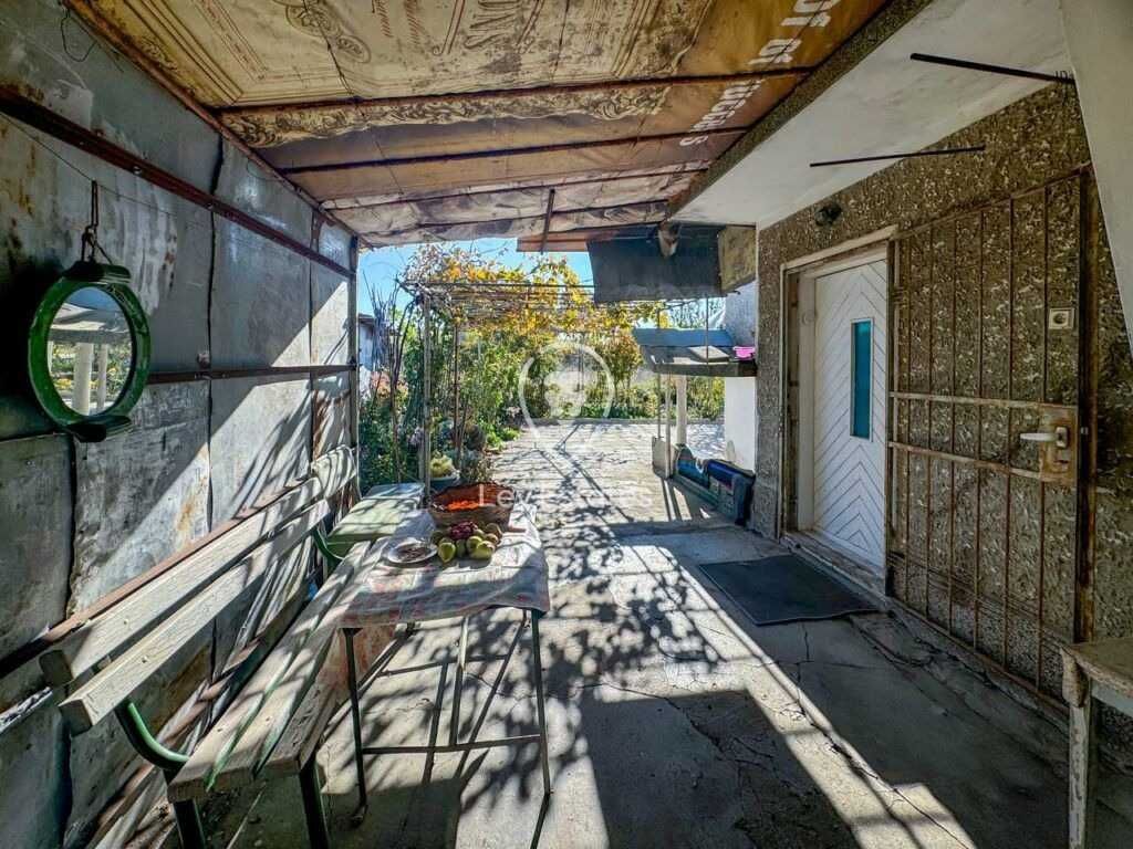 Двуетажна къща с мазе в село Трояново, област Бургас