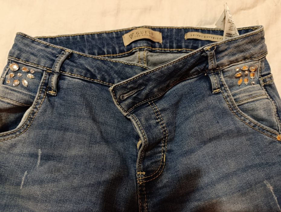 Vând 2 perechi blugi Guess