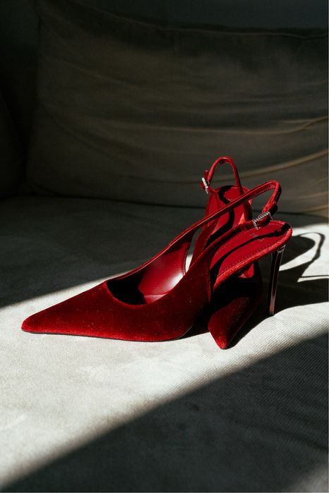 нови бордо кадифени обувки MANGO (нови) с блестяща закопчалка