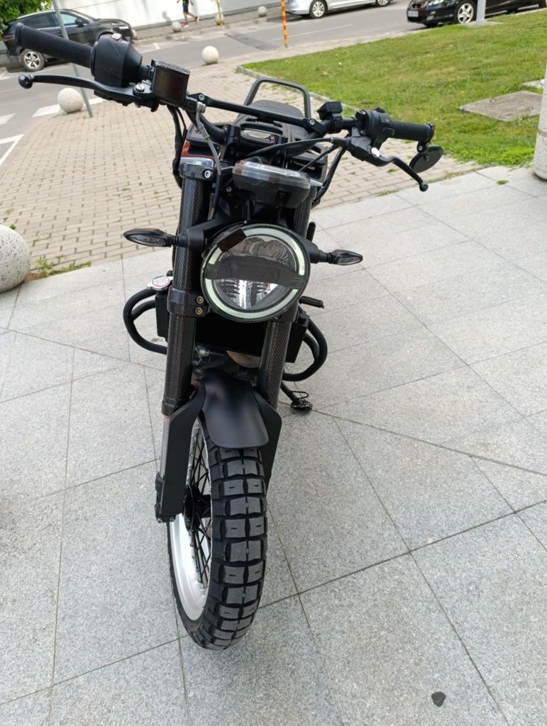 Мотор Husqvarna svartpilen 401