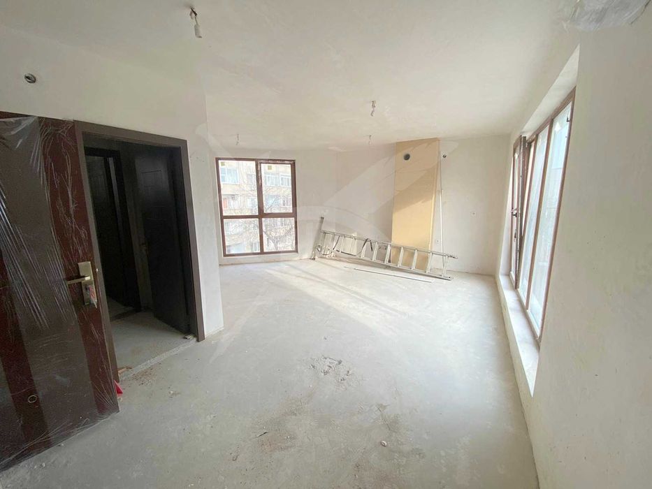 Продава се Тристаен апартамент в Пловдив, Кючук Париж - 117 кв.м за 1330 €/кв.м - Снимка #1