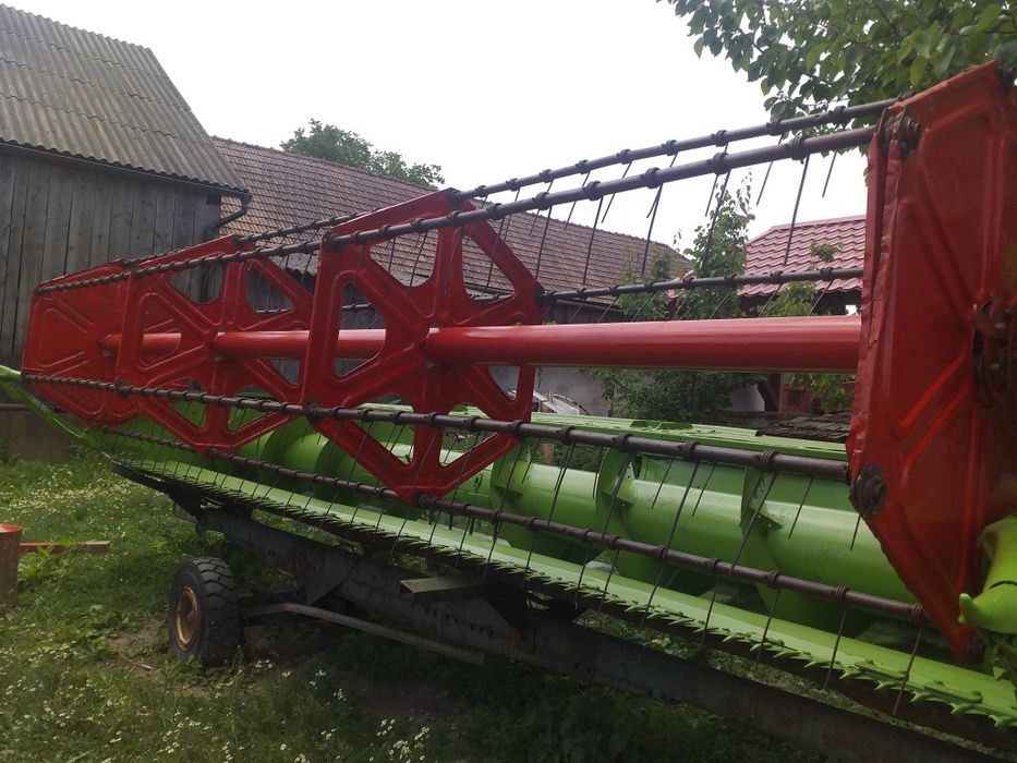 Combina Claas Dominator 106 cu masa de porumb