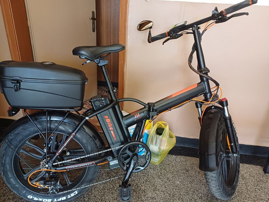 Продавам ел колело