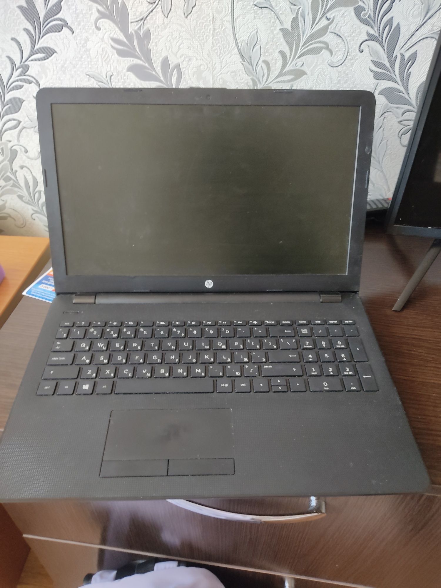 Продается ноутбук HP 15-rb006ur