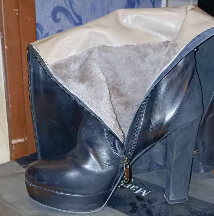 Продается сапоги на каблуках б/у