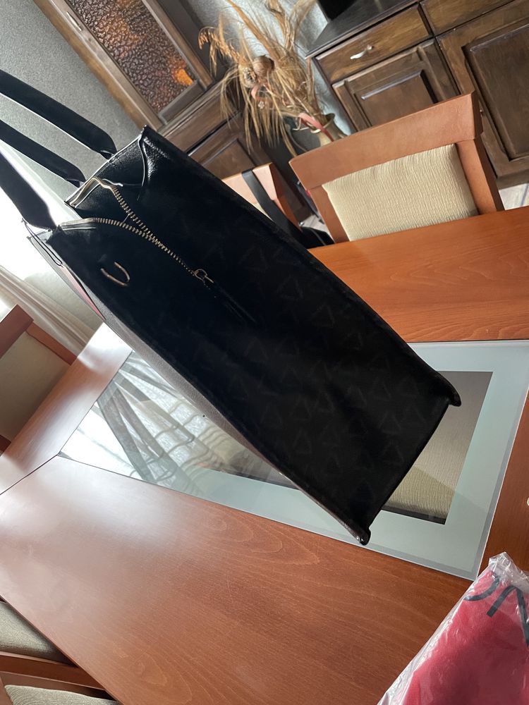 Дамска оригинална чанта VALENTINO