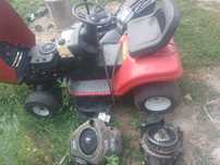 Tractoras de gazon doua motare la el bune de 12.5 hp si de 12.0 hp